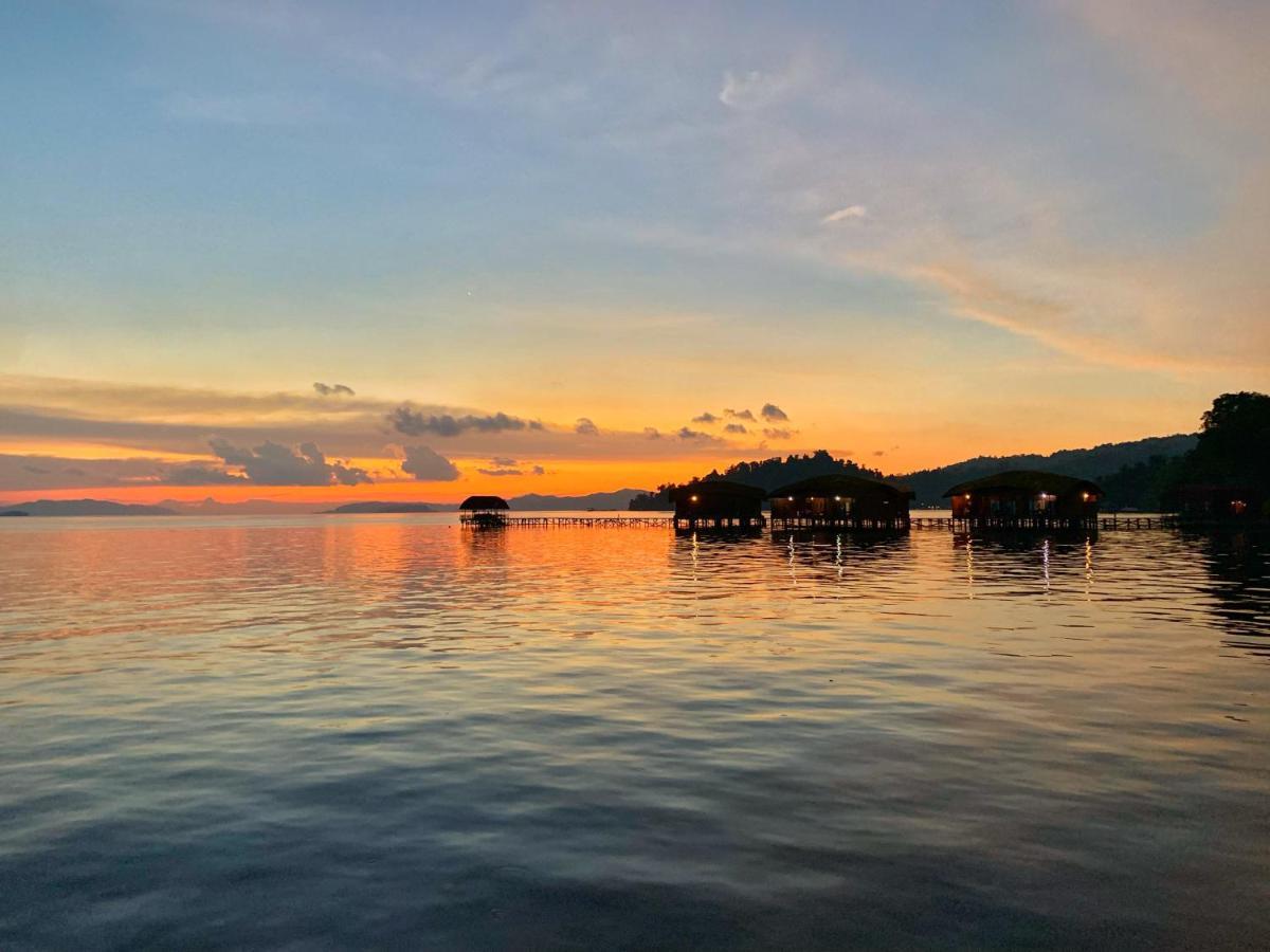 Coriana Dive Resort Waisai Bagian luar foto