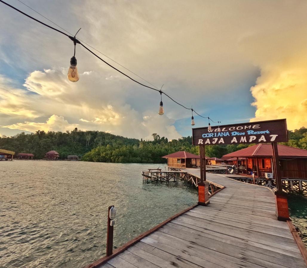 Coriana Dive Resort Waisai Bagian luar foto