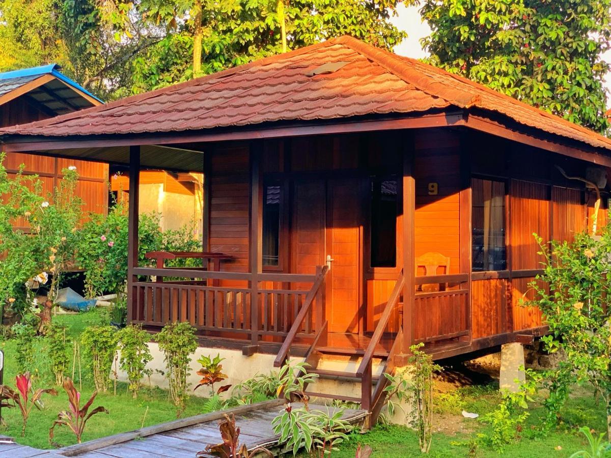 Coriana Dive Resort Waisai Bagian luar foto