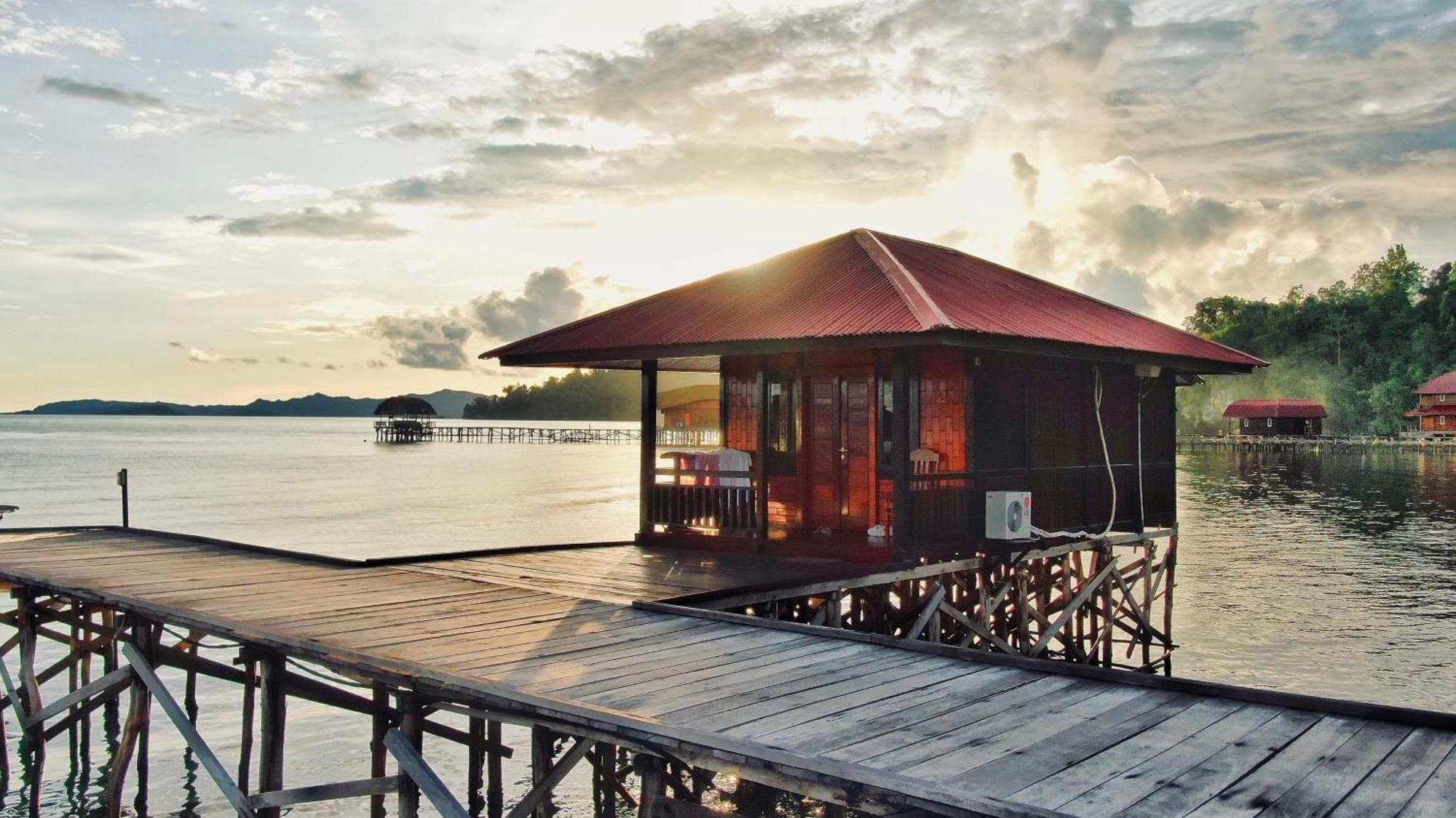 Coriana Dive Resort Waisai Bagian luar foto